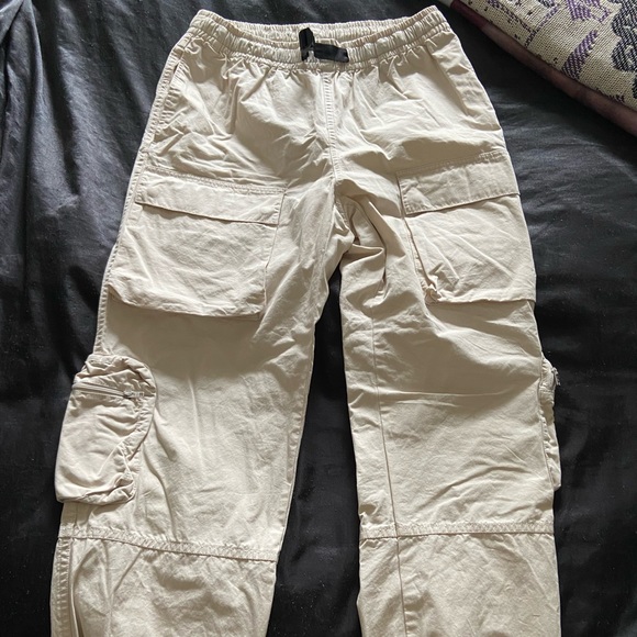Aritzia Cargo Pants - Picture 1 of 1